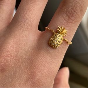 Gold pineapple chain ring 🍍